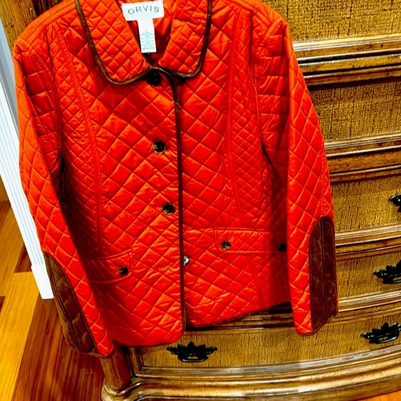 Orvis women’s quilted jacket with patches on the sleeve and lined. Button down. - Picture 2 of 4